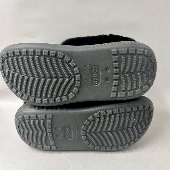 Crocs Furever Crush Platform Clog in Black Plush Women's Size 7 Mens Size 5 - Picture 9 of 15